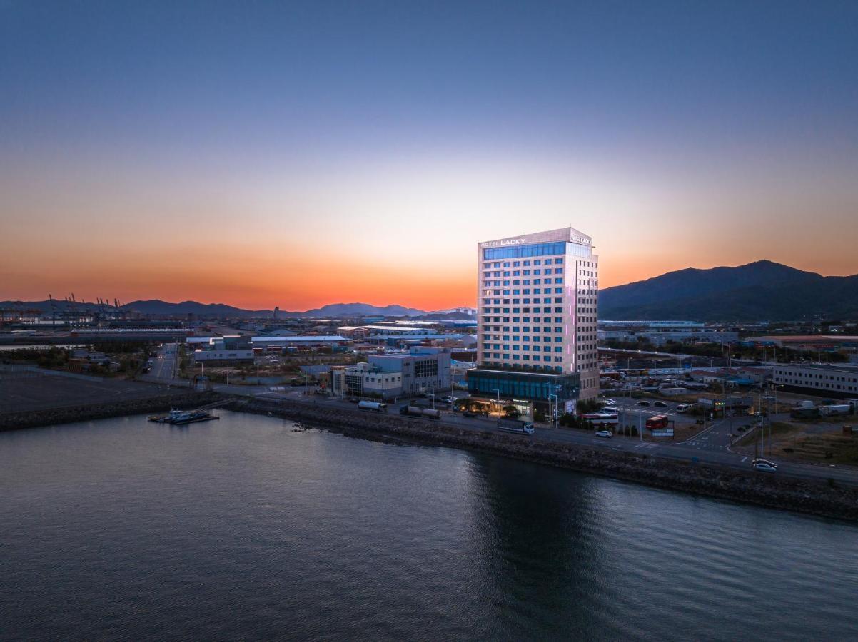 Gwangyang Lacky Hotel Buitenkant foto