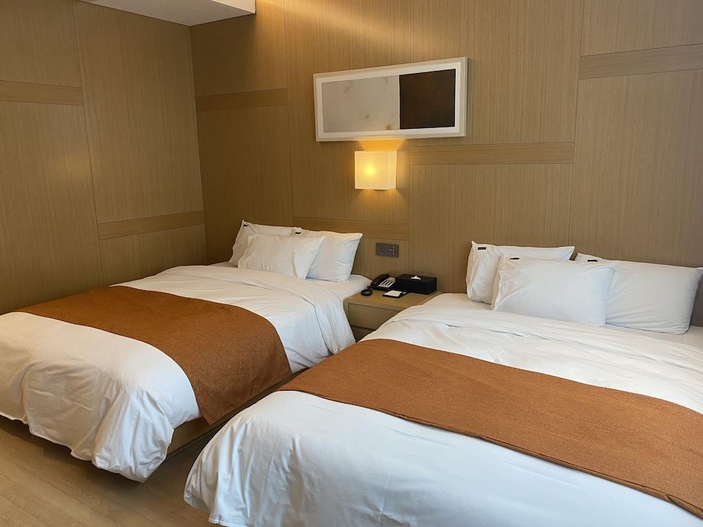 Gwangyang Lacky Hotel Buitenkant foto