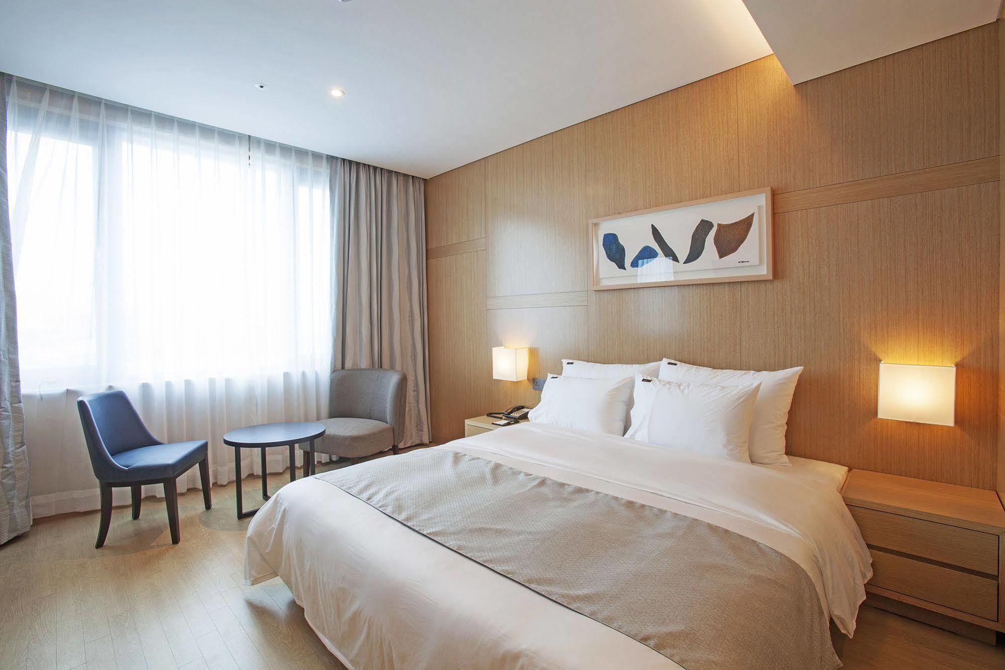 Gwangyang Lacky Hotel Buitenkant foto