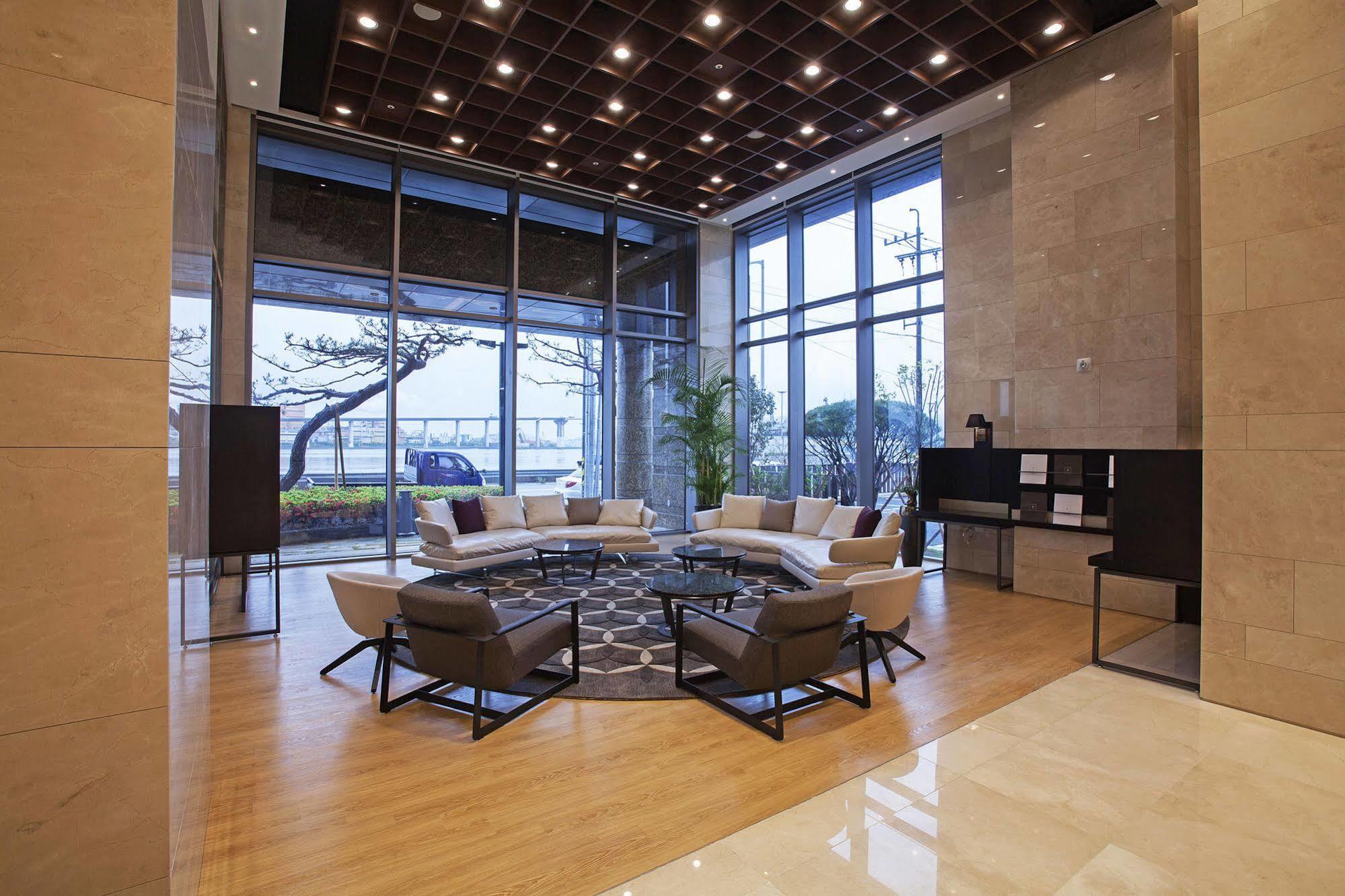 Gwangyang Lacky Hotel Buitenkant foto