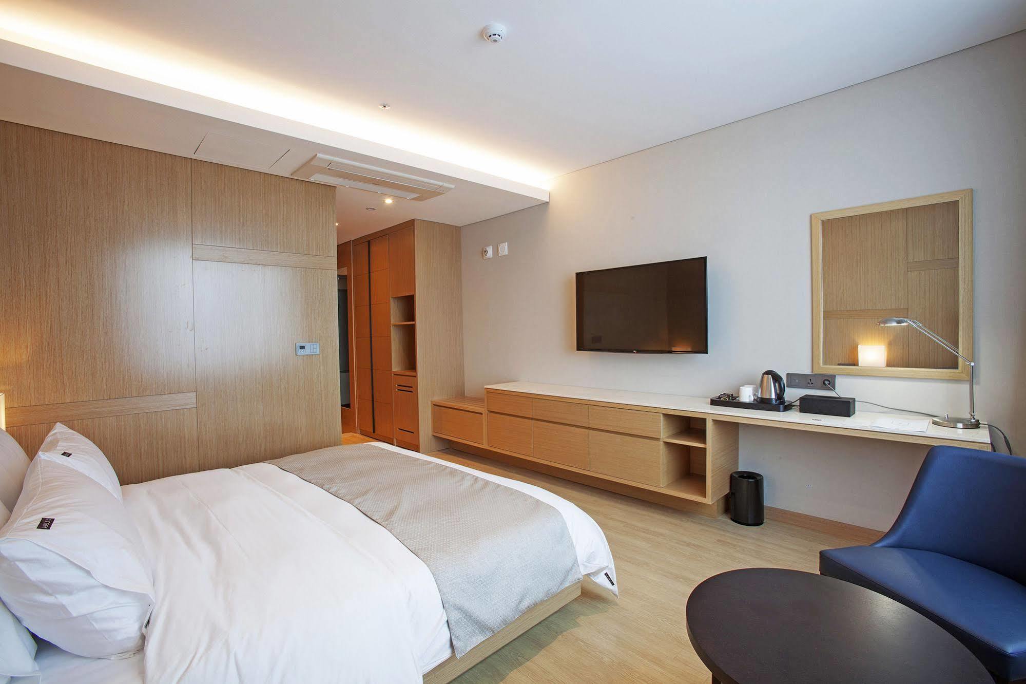 Gwangyang Lacky Hotel Buitenkant foto